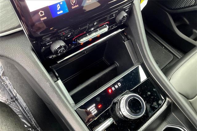 Photo of 2025 Bright White Clearcoat Jeep Grand Cherokee