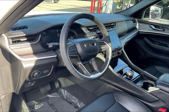 Photo of 2025 Bright White Clearcoat Jeep Grand Cherokee L