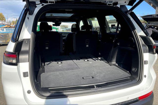 Photo of 2025 Bright White Clearcoat Jeep Grand Cherokee L