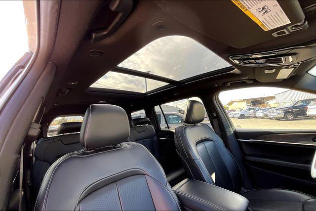 Photo of 2025 Bright White Clearcoat Jeep Grand Cherokee L