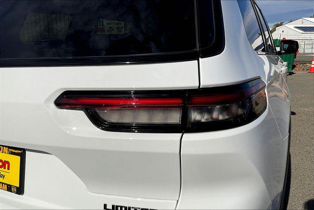 Photo of 2025 Bright White Clearcoat Jeep Grand Cherokee L