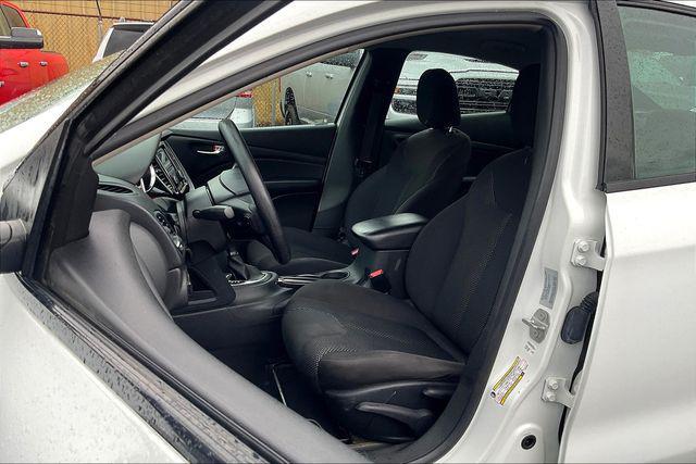 Photo of 2015 Bright White Clearcoat Dodge Dart