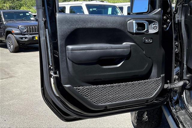 Photo of 2025 Black Clearcoat Jeep Wrangler