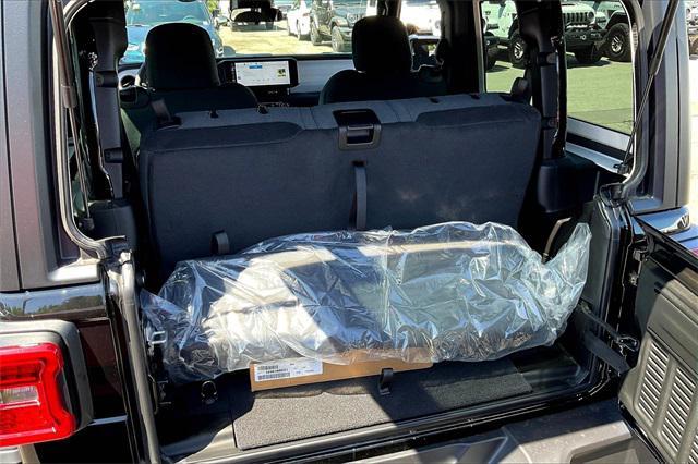 Photo of 2025 Black Clearcoat Jeep Wrangler