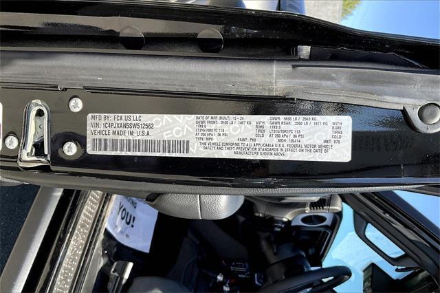 Photo of 2025 Black Clearcoat Jeep Wrangler