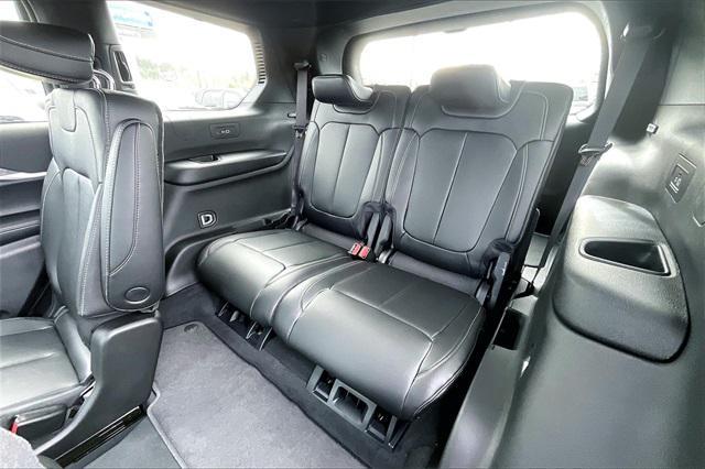 Photo of 2025 Diamond Black Crystal Pearlcoat Jeep Grand Cherokee L