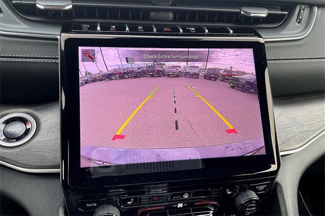 Photo of 2025 Diamond Black Crystal Pearlcoat Jeep Grand Cherokee L