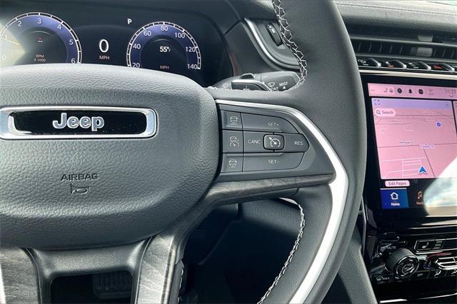 Photo of 2025 Diamond Black Crystal Pearlcoat Jeep Grand Cherokee L