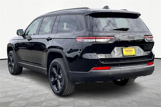 Photo of 2025 Diamond Black Crystal Pearlcoat Jeep Grand Cherokee L