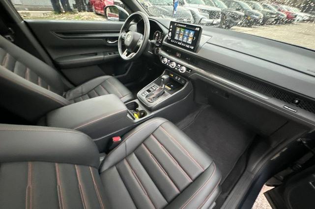 Photo of 2024 Gray Metallic Honda CR-V Hybrid