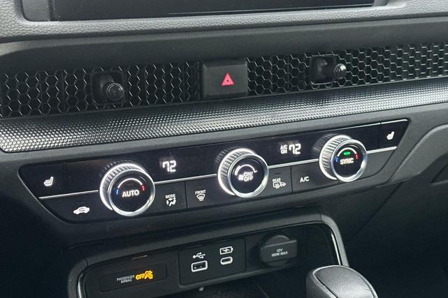Photo of 2024 Gray Metallic Honda CR-V Hybrid