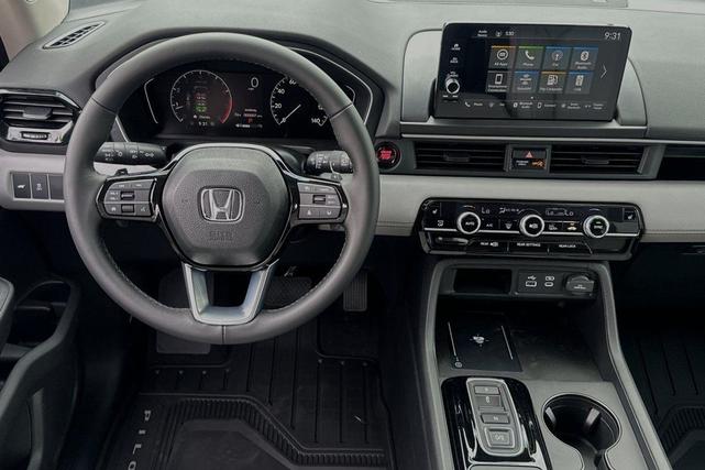 Photo of 2025 Obsidian Honda Pilot