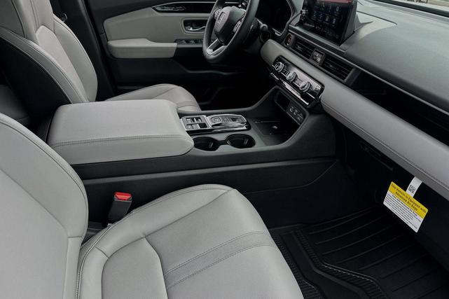 Photo of 2025 Obsidian Honda Pilot