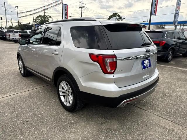 Photo of 2016 Silver Ford Explorer