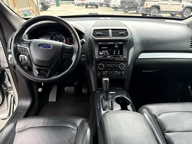 Photo of 2016 Silver Ford Explorer