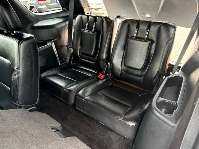 Photo of 2016 Silver Ford Explorer