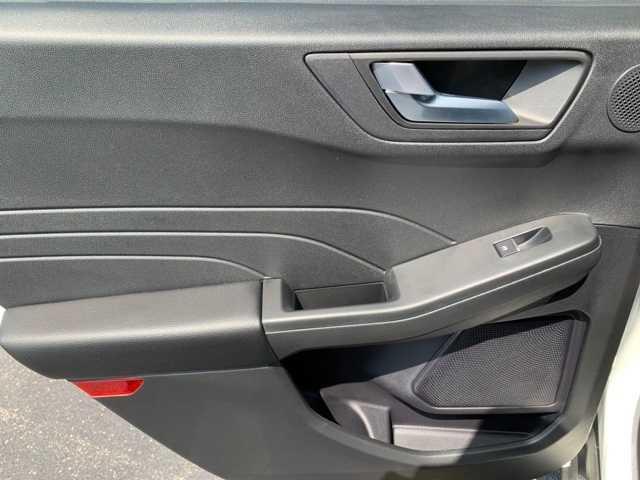 Photo of 2024 Star White Metallic Tri-Coat Ford Escape