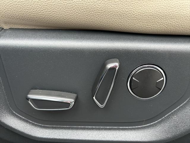 Photo of 2022 Black Metallic Ford Expedition Max