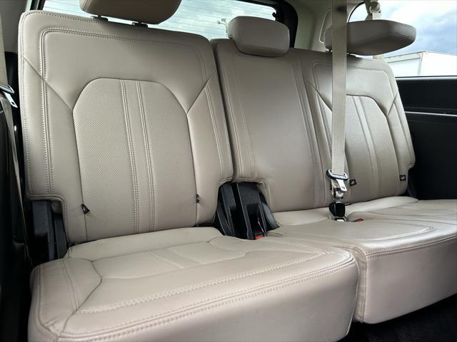 Photo of 2022 Black Metallic Ford Expedition Max
