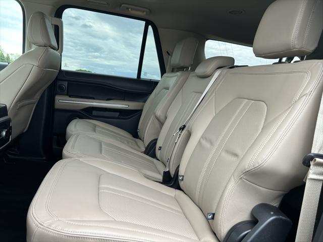 Photo of 2022 Black Metallic Ford Expedition Max