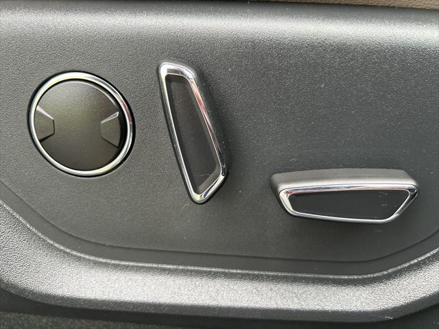 Photo of 2022 Black Metallic Ford Expedition Max