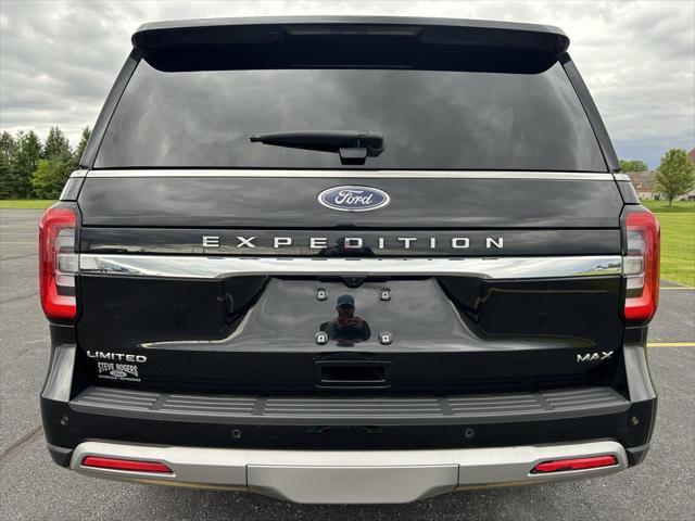 Photo of 2022 Black Metallic Ford Expedition Max