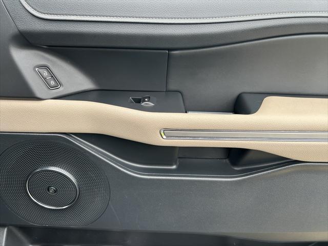 Photo of 2022 Black Metallic Ford Expedition Max