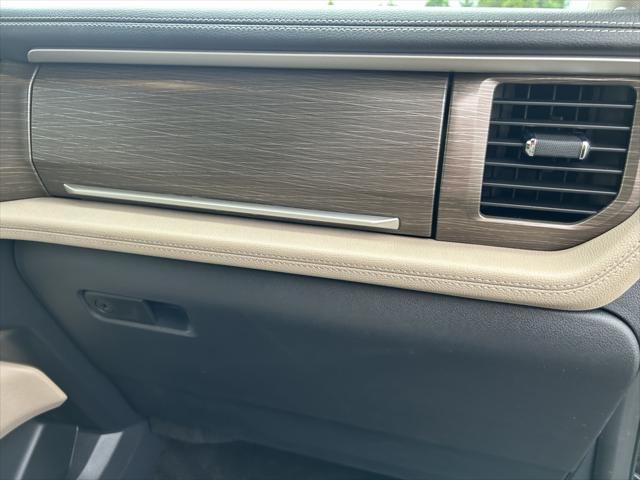 Photo of 2022 Black Metallic Ford Expedition Max