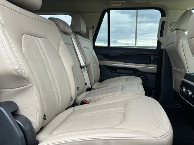 Photo of 2022 Black Metallic Ford Expedition Max