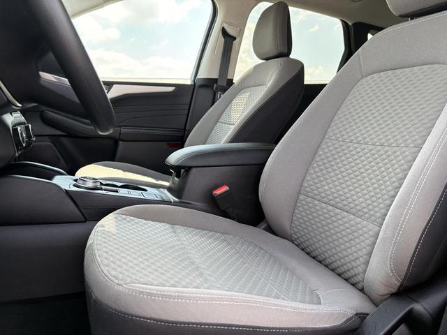Photo of 2021 Silver Metallic Ford Escape