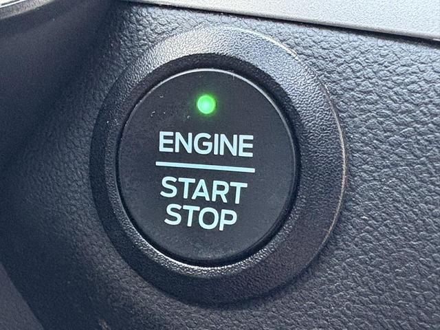 Photo of 2021 Silver Metallic Ford Escape