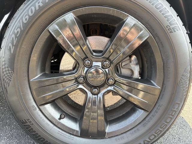 Photo of 2014 Bright White Clearcoat Jeep Compass