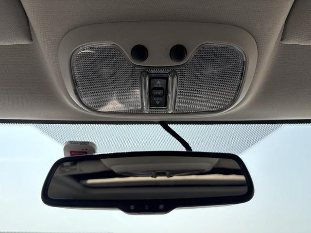 Photo of 2014 Bright White Clearcoat Jeep Compass