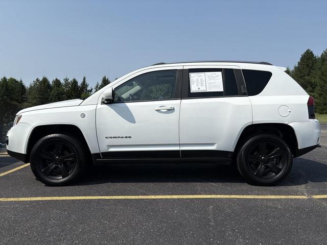 Photo of 2014 Bright White Clearcoat Jeep Compass