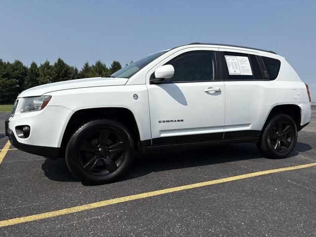 Photo of 2014 Bright White Clearcoat Jeep Compass
