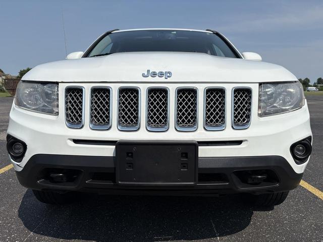 Photo of 2014 Bright White Clearcoat Jeep Compass