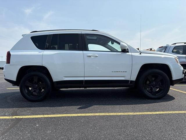 Photo of 2014 Bright White Clearcoat Jeep Compass