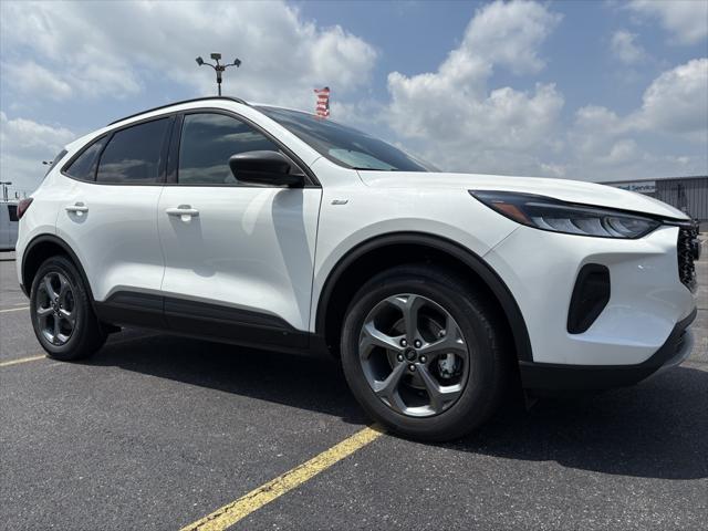 Photo of 2025 White Metallic Ford Escape