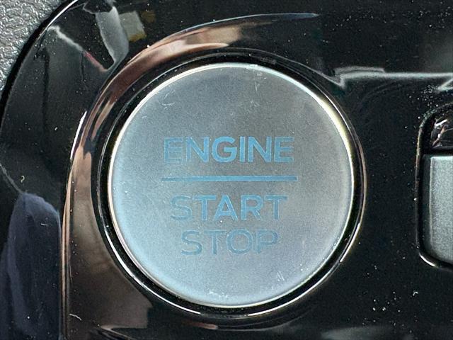 Photo of 2025 White Metallic Ford Escape