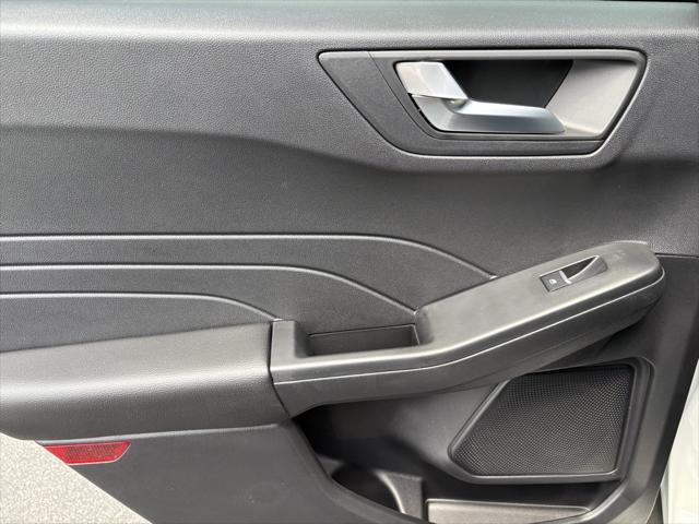 Photo of 2025 White Metallic Ford Escape