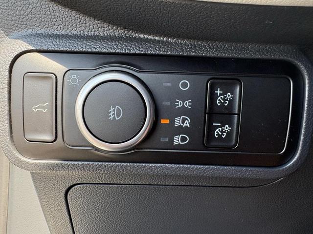 Photo of 2025 Star White Metallic Tri-Coat Ford Explorer