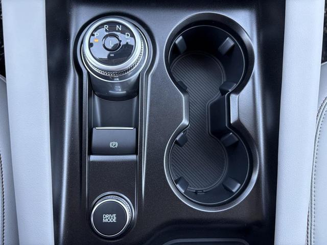 Photo of 2025 Star White Metallic Tri-Coat Ford Explorer