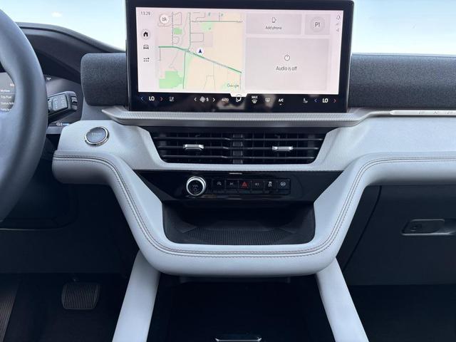 Photo of 2025 Star White Metallic Tri-Coat Ford Explorer