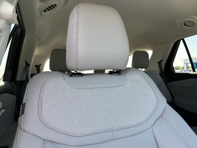 Photo of 2025 Star White Metallic Tri-Coat Ford Explorer