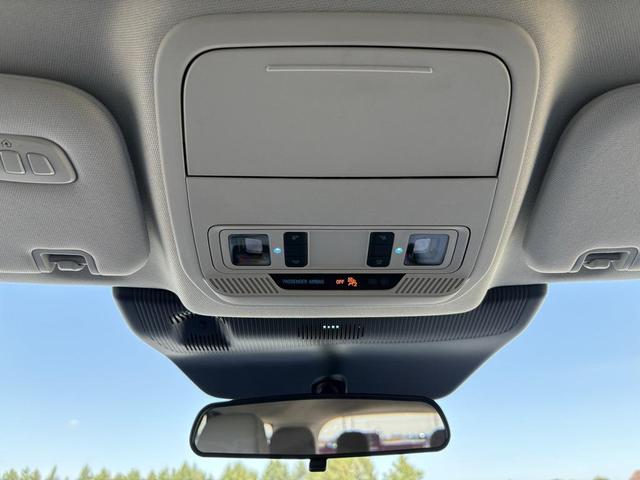 Photo of 2025 Star White Metallic Tri-Coat Ford Explorer