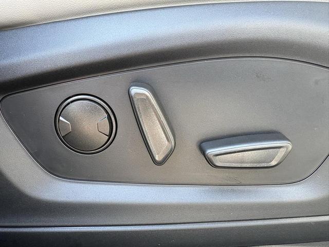 Photo of 2025 Star White Metallic Tri-Coat Ford Explorer