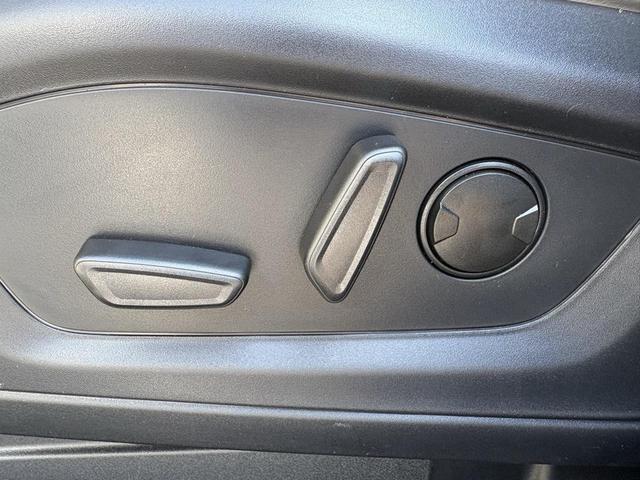 Photo of 2025 Star White Metallic Tri-Coat Ford Explorer