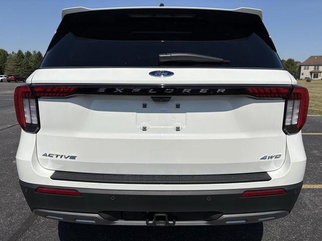 Photo of 2025 Star White Metallic Tri-Coat Ford Explorer