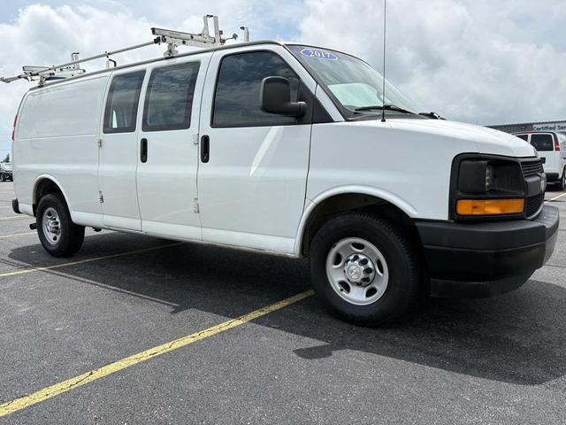 Photo of 2017 Summit White Chevrolet Express 3500
