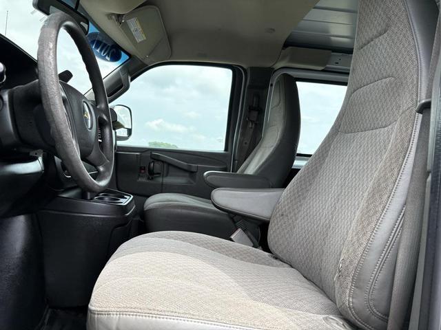 Photo of 2017 Summit White Chevrolet Express 3500